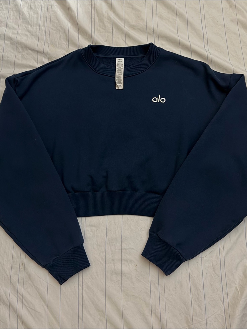 ALO Yoga Navy Accolade Crop Top &  Airbrush High Waist Bootcut Legging Set Small - Picture 4 of 16